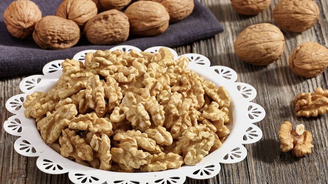 Ciğerlerdeki kiri söküp atıyor! Beyin ve göz için çok faydalı: Mutlaka günde bir avuç tüketin 14